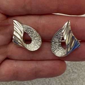 Vintage Sarah Coventry clip on earrings